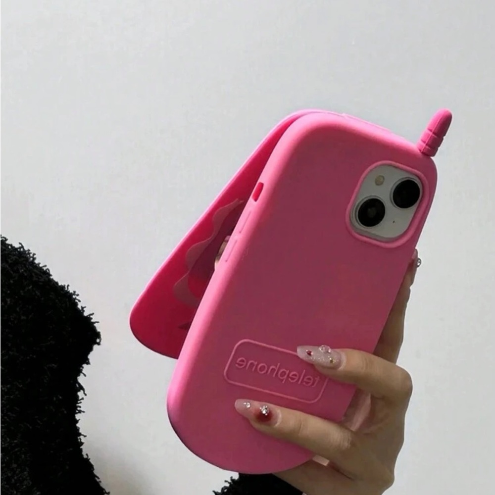 - Trendy iPhone Case ๐ฑ - Picture 3 of 3